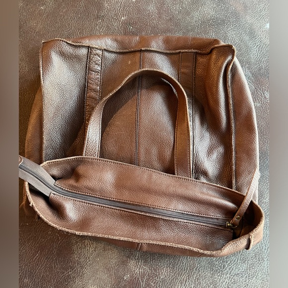 Banana Republic Brown Leather Zippered Shoulder Bag - Picture 6 of 7